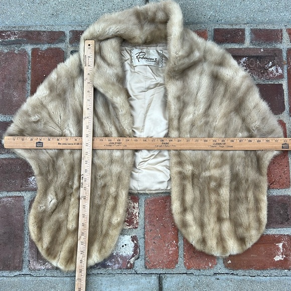 Vintage Robinson California  authentic fur over the shoulder coat.❤️ - Picture 4 of 17